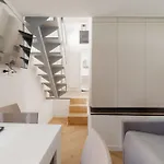 Guesthost - Brera Modern *
