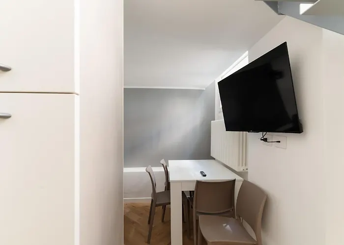 Guesthost - Brera Modern Milano