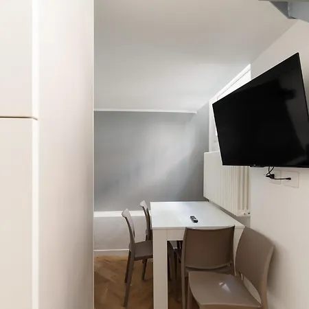 Guesthost - Brera Modern Milano