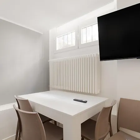 アパート Guesthost - Brera Modern ミラノ